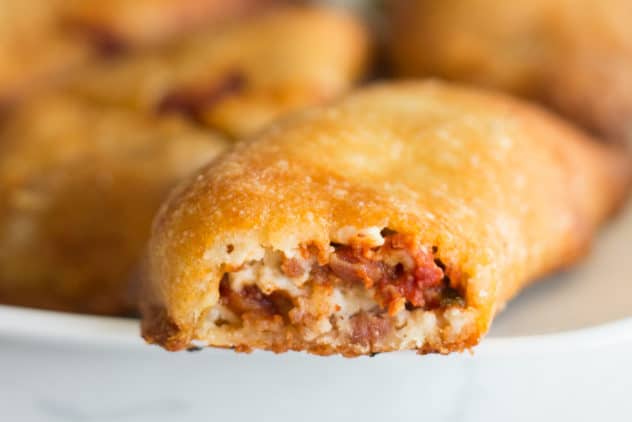 keto pizza pockets, low carb pizza pockets, keto pizza pockets recipe, keto fathead pizza pockets, low carb pizza pockets recipe, low carb fathead pizza pockets, how to make keto pizza pockets, gluten free pizza pockets, keto pizza pops, low carb pizza pops