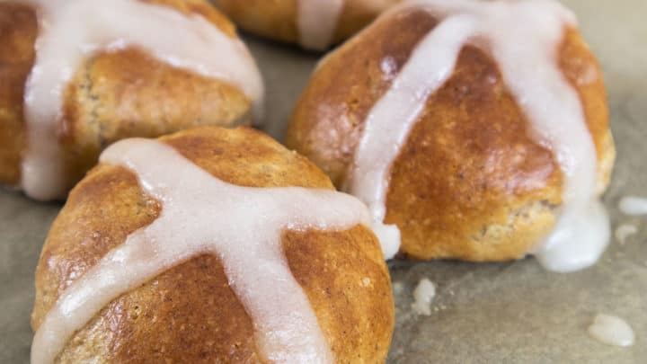 hot cross buns recipe, easy hot cross buns, keto hot cross buns