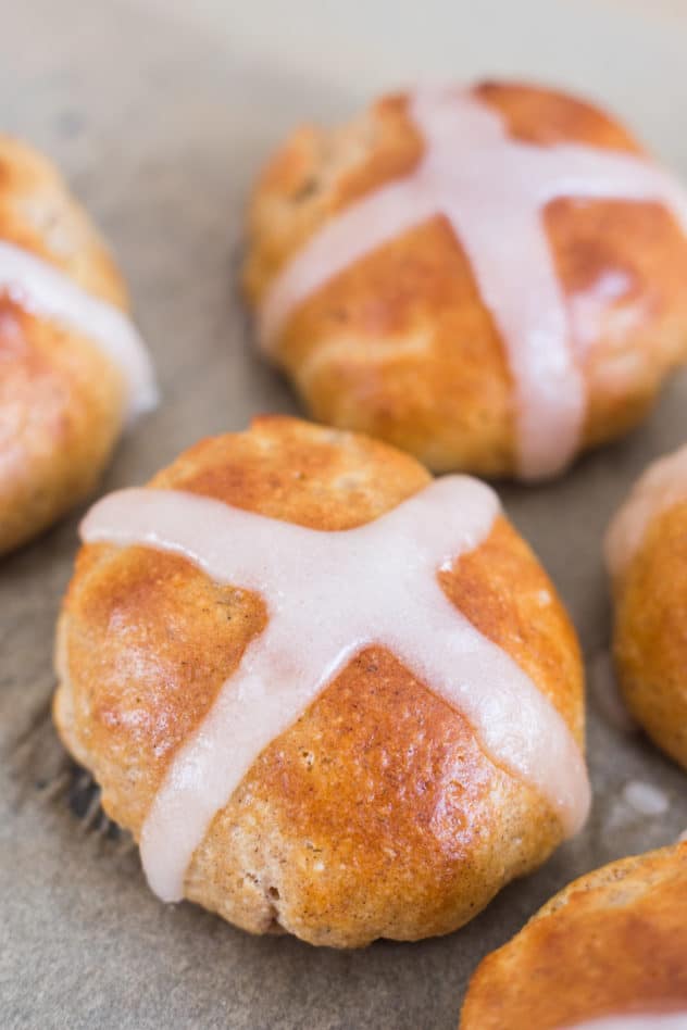 hot cross buns recipe, easy hot cross buns recipe, keto hot cross buns, low carb hot cross buns, gluten free hot cross buns, 