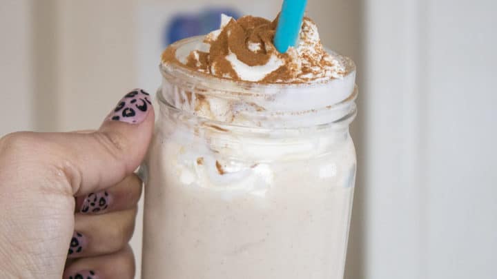 cinnamon roll smoothie, low carb cinnamon roll smoothie, keto cinnamon roll smoothie