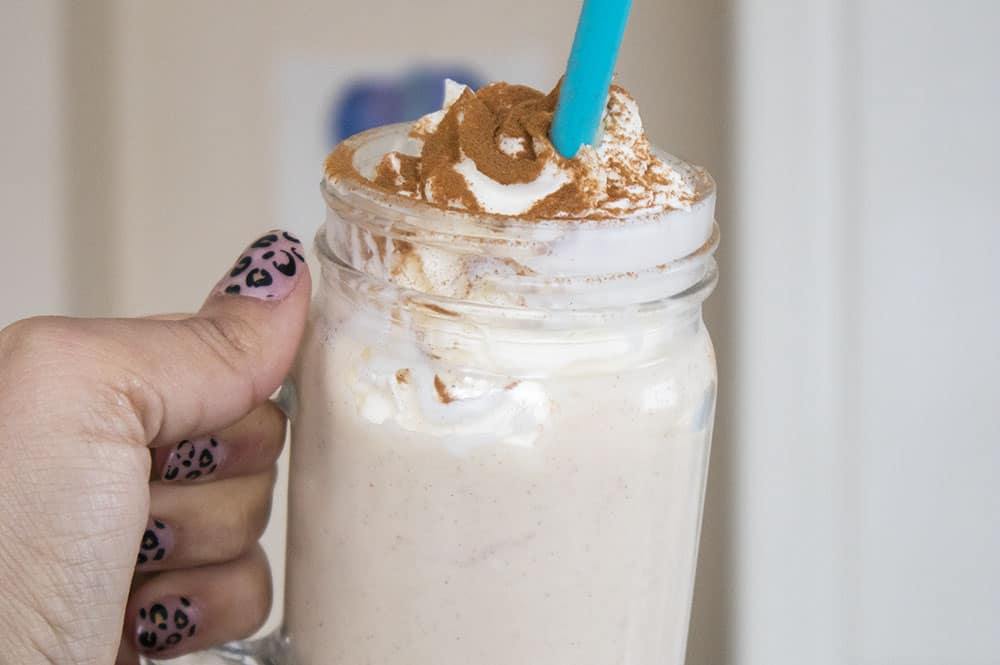 cinnamon roll smoothie, low carb cinnamon roll smoothie, keto cinnamon roll smoothie