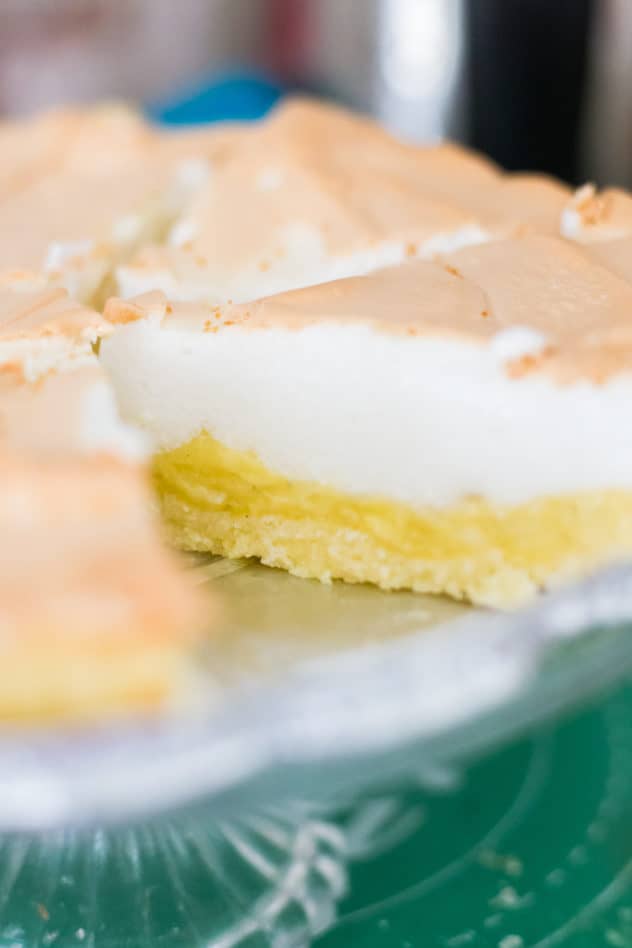 keto lemon meringue pie, keto lemon meringue pie recipe, keto lemon meringue, low carb lemon meringue pie, low carb lemon meringue pie recipe, keto pie crust, keto pie crust coconut flour, low carb pie crust, low carb pie crust coconut flour, sugar free lemon meringue pie