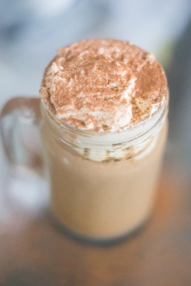 keto cinnamon roll latte, keto cinnamon rolls, keto cinnamon bun latte, keto latte at home, almond milk latte at home, almond milk latte recipe, low carb cinnamon roll latte, keto latte recipe, low carb latte recipe, low carb latte, keto almond milk latte