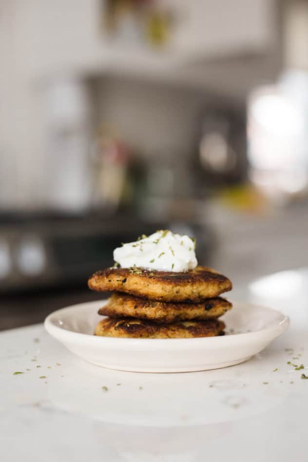 cauliflower latkes, keto cauliflower latkes, keto latkes, low carb cauliflower latkes, low carb latkes recipe, low carb latkes, latkes keto, latkes made with cauliflower, keto latkes recipe