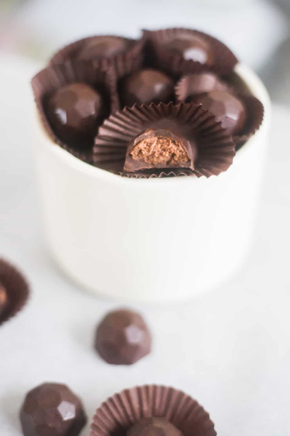 keto chocolate candy recipe, keto chocolates, keto chocolates recipe, sugar free chocolates recipe, keto chocolate truffles, keto chocolate truffle recipe, sugar free chocolate candy, sugar free chocolate candy recipe, how to make keto chocolates