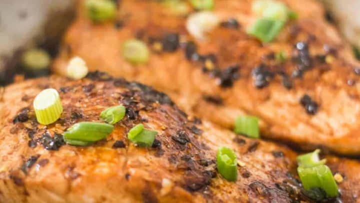 keto sesame salmon, sesame salmon recipe, salmon with sesame oil, sesame oil salmon, keto sesame ginger salmon, low carb sesame salmon, keto salmon recipe, low carb salmon recipe