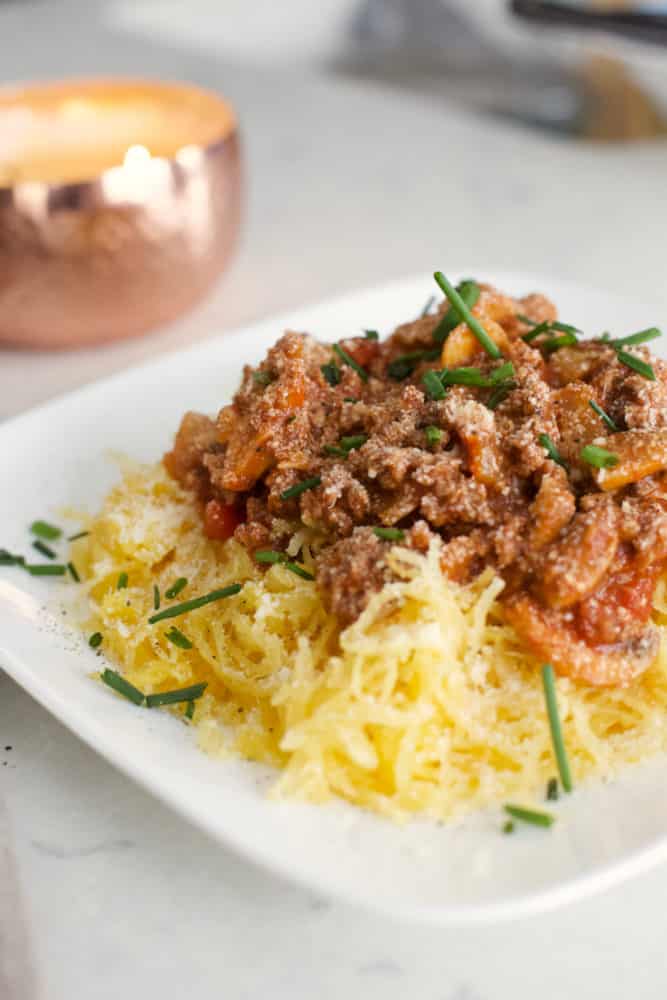 spaghetti squash with meat sauce, spaghetti squash with low carb meat sauce, low carb meat sauce, low carb meat sauce recipes, spaghetti squash recipes, low carb spaghetti squash recipes, how to make low carb meat sauce, how to make a meat sauce,