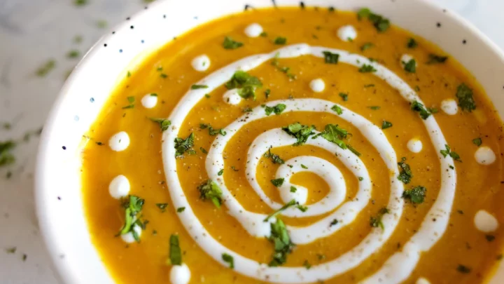 butternut squash curry soup, butternut curry soup, butternut squash soup, curry butternut soup, low carb butternut squash curry soup, how to make curry butternut squash, low carb soup recipes, keto soup recipe, easy keto soup recipe, one pot soup recipe, one pot butternut squash curry soup