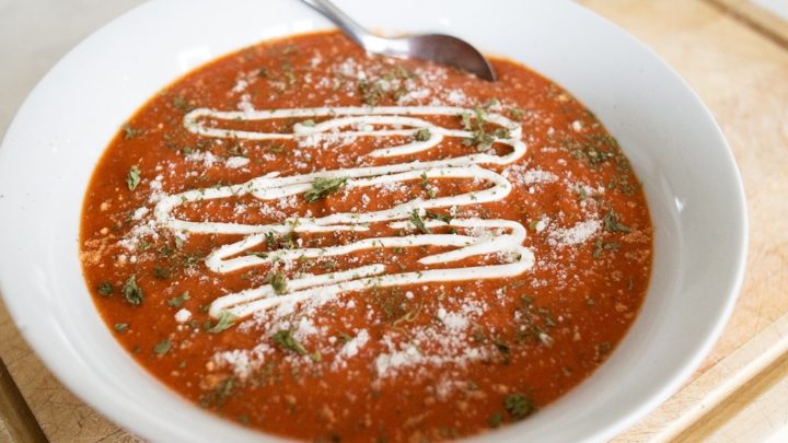 low carb tomato soup,tomato soup,low carb homemade tomato soup,how to make tomato soup,how to make homemade tomato soup,keto tomato soup,keto homemade tomato soup,the best tomato soup,creamy tomato soup,low carb soup recipe,low carb tomato soup recipe,tomato soup recipe,the hungry elephant