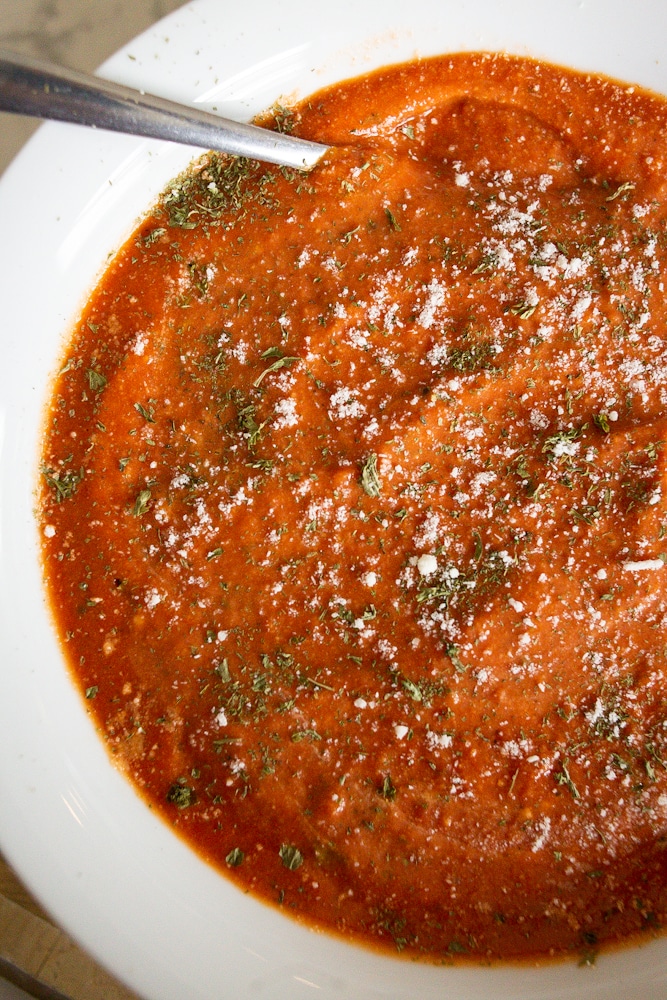 low carb tomato soup,tomato soup,low carb homemade tomato soup,how to make tomato soup,how to make homemade tomato soup,keto tomato soup,keto homemade tomato soup,the best tomato soup,creamy tomato soup,low carb soup recipe,low carb tomato soup recipe,tomato soup recipe,the hungry elephant